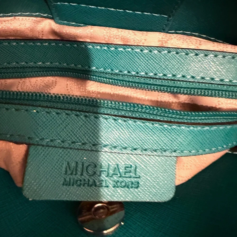 Michael Kors Turquoise Saffiano leather Hamilton tote bag .Gold Hardware